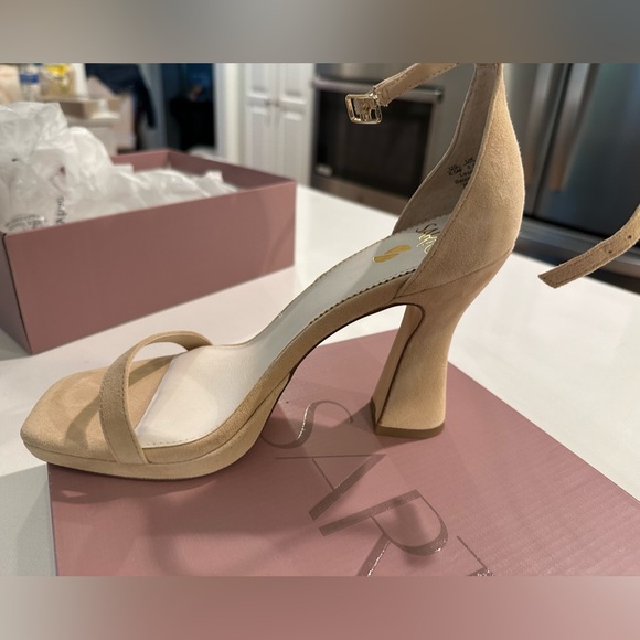 Brand New Franco Sarto Nude Suede Sandals - Picture 5 of 9